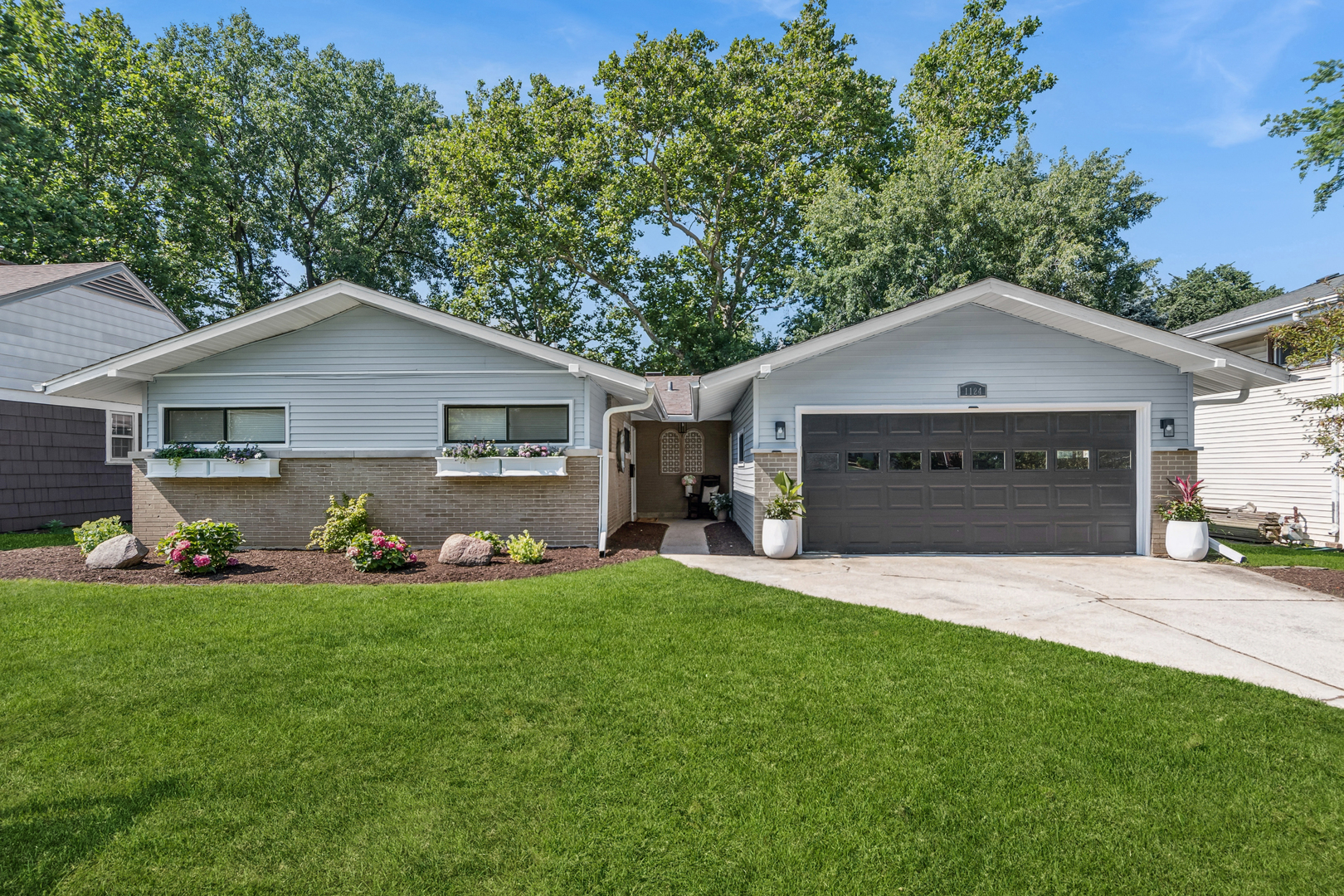 1124 59th Street Property Photo 1