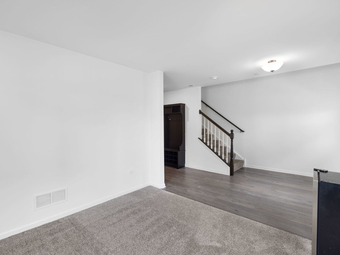 1534 Slade Way Property Photo 4
