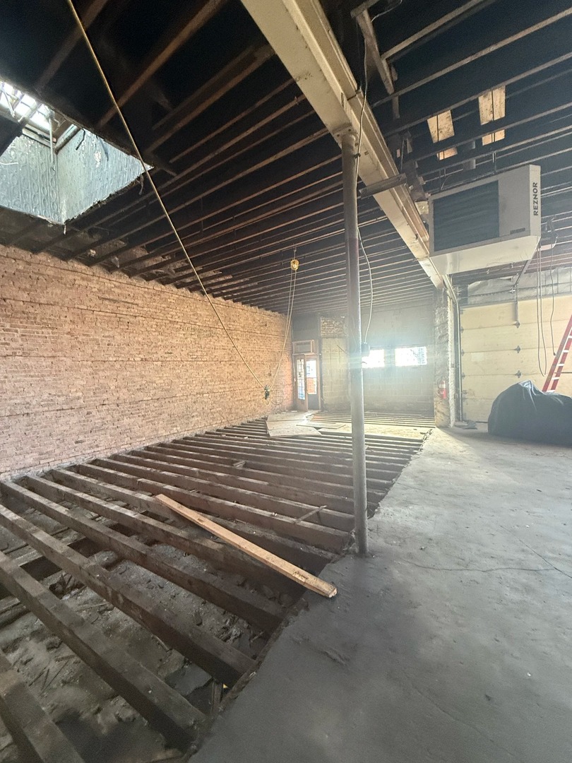 4271 N Elston Avenue Property Photo 4