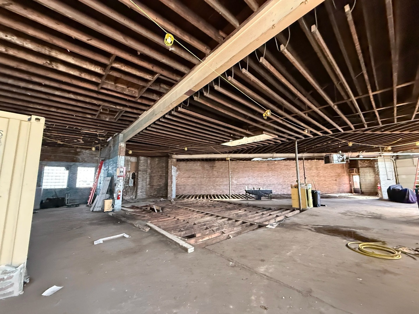 4271 N Elston Avenue Property Photo 12