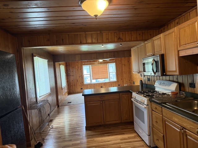 4705 W Shore Drive Property Photo 2