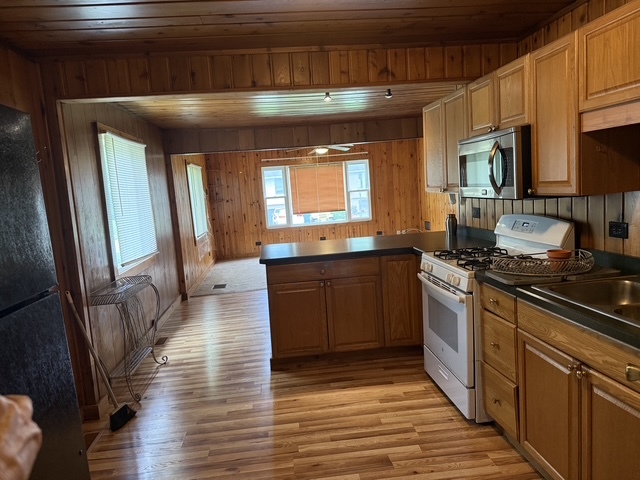 4705 W Shore Drive Property Photo 3