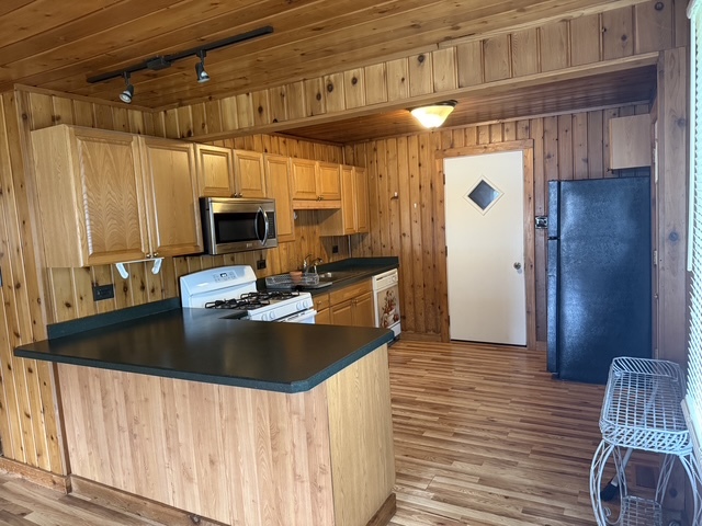 4705 W Shore Drive Property Photo 8