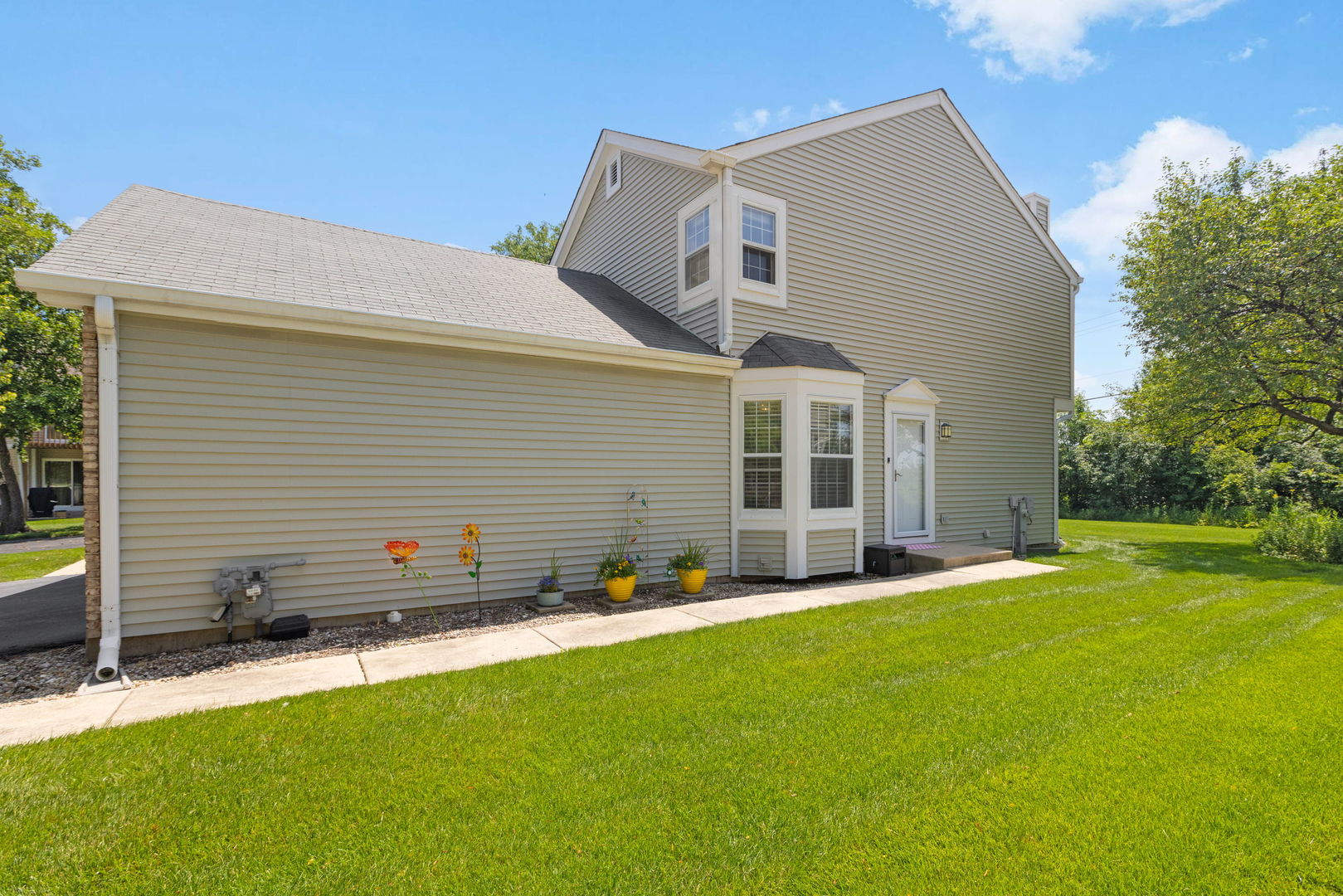 486 Nicole Drive D Property Photo 2