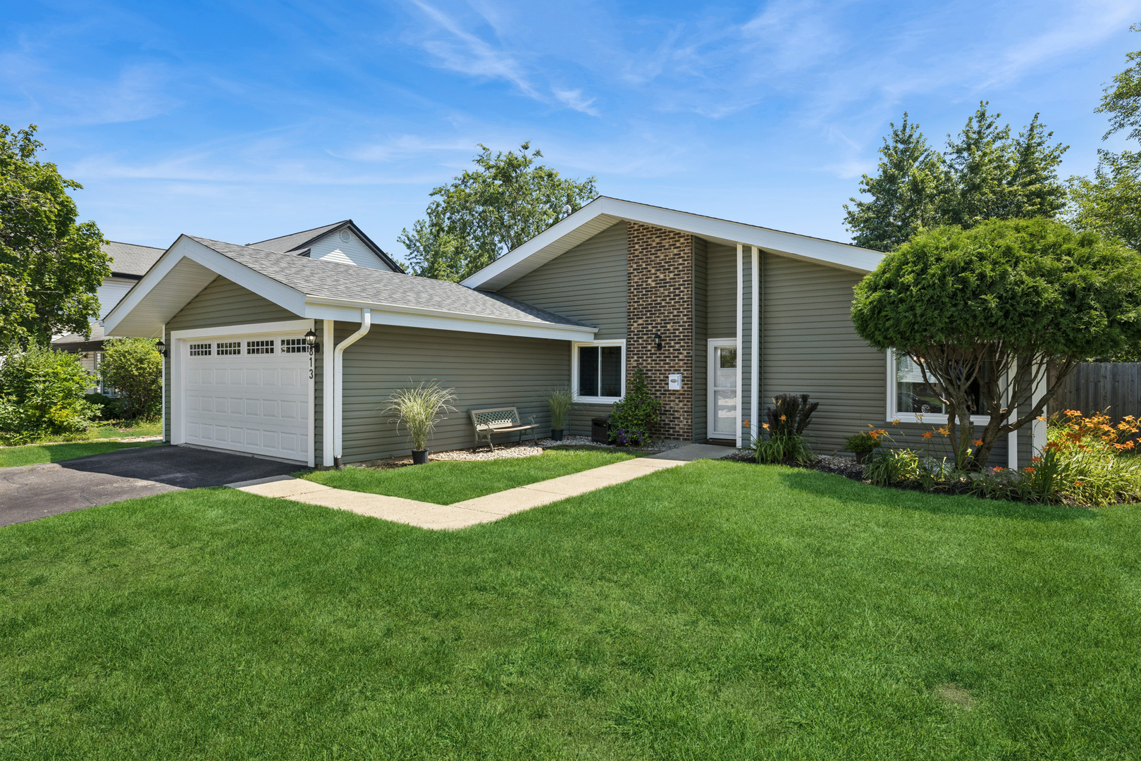 5813 E Beverly Circle Property Photo 1