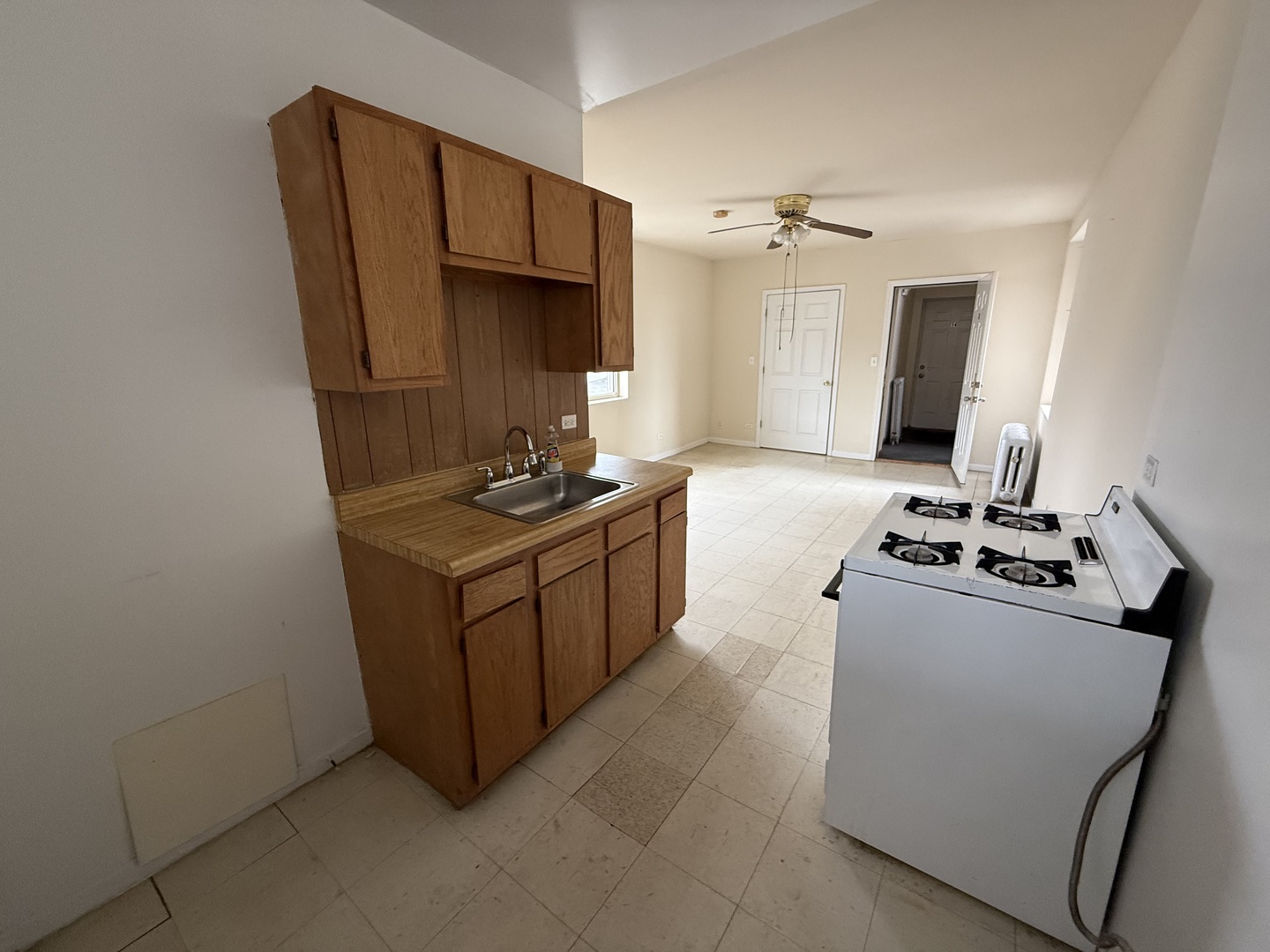 5011 W Cermak Road 14 Property Photo 3