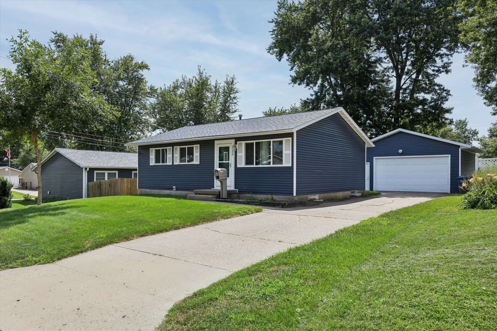 3208 Wakonda Drive Property Photo 2