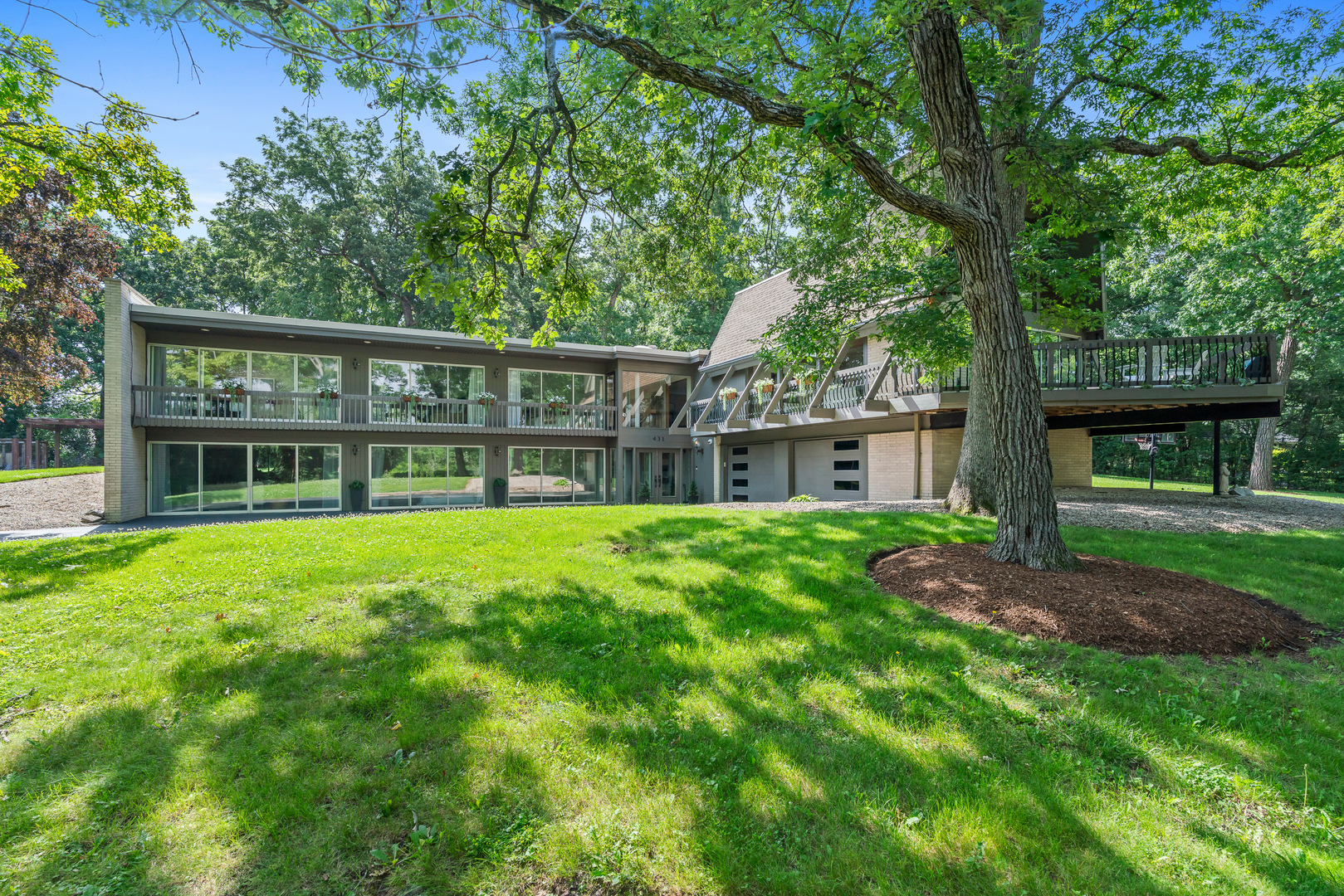 431 Maplewood Drive Property Photo 1