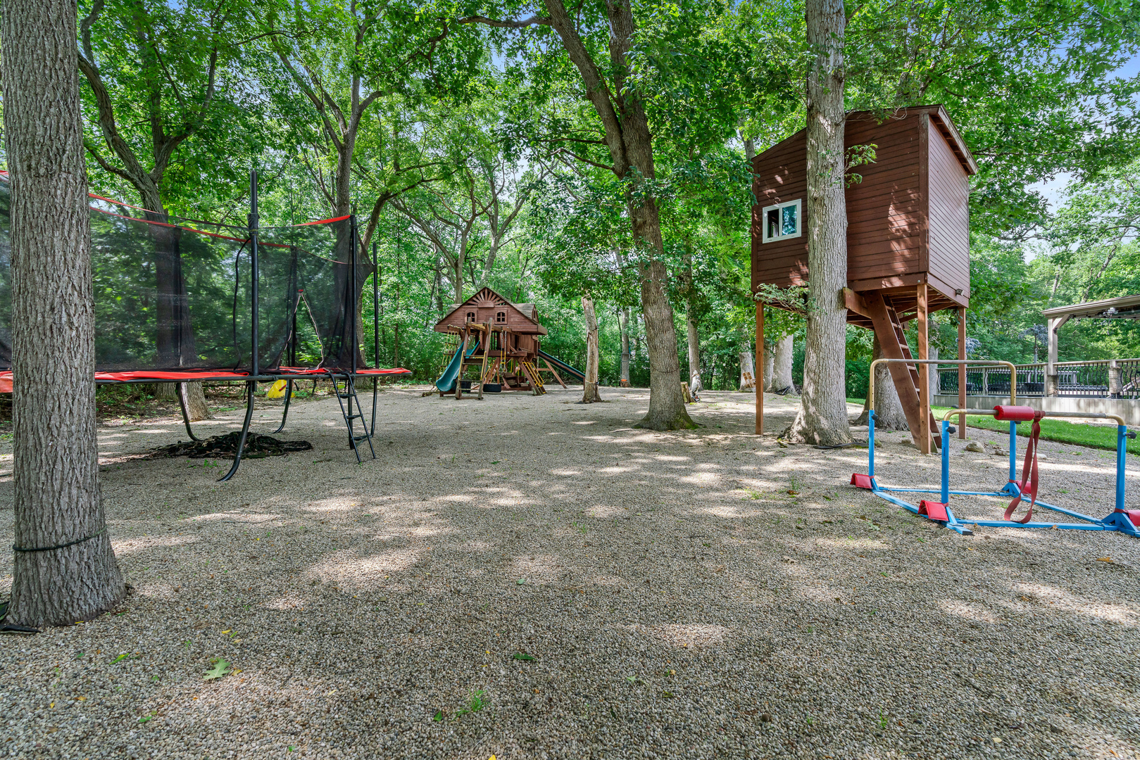 431 Maplewood Drive Property Photo 24