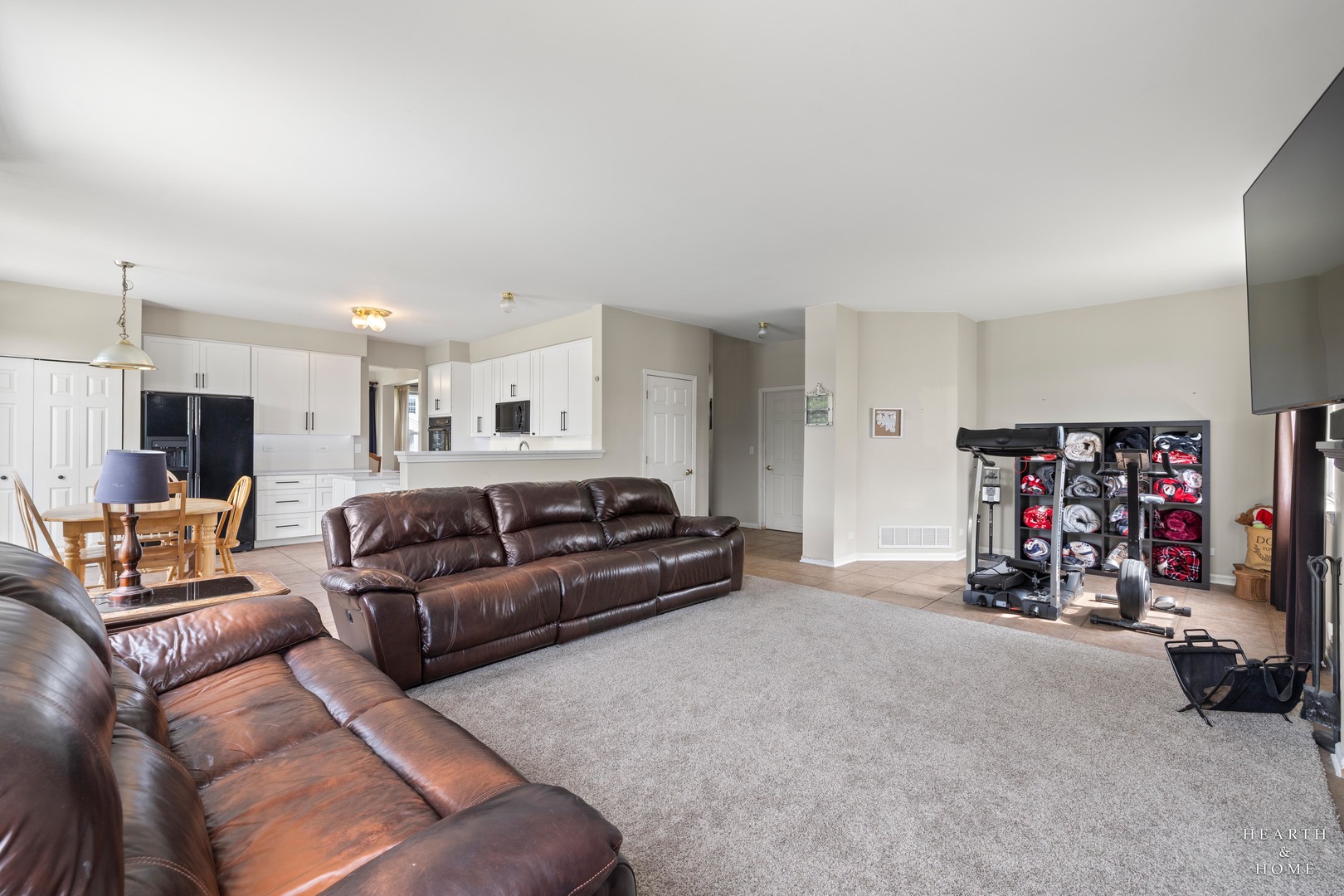 521 Winslow Way Property Photo 14