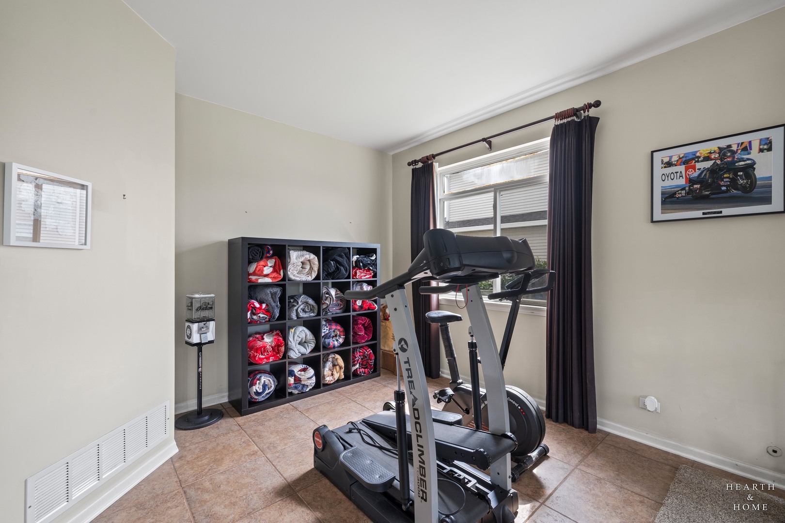 521 Winslow Way Property Photo 17