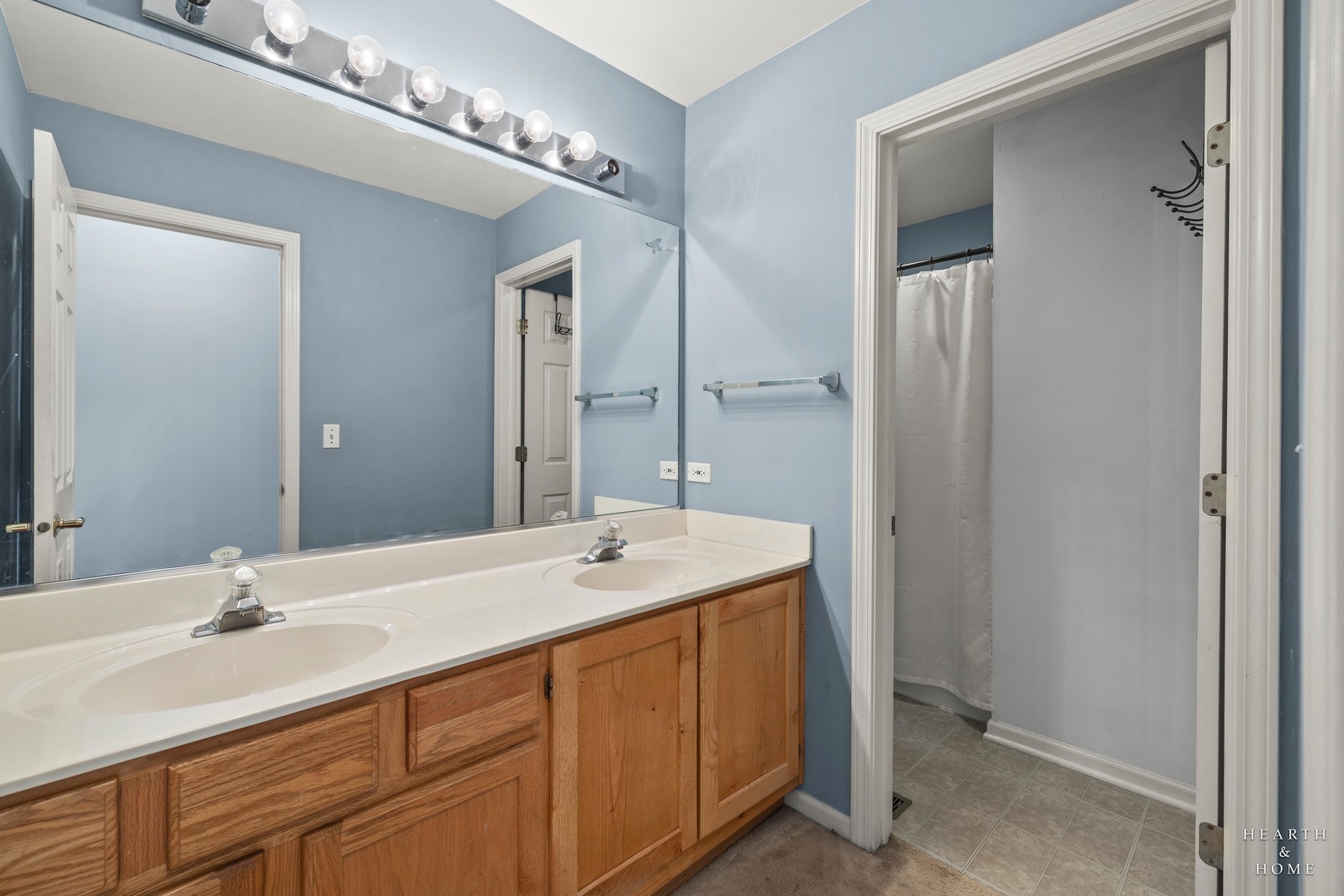 521 Winslow Way Property Photo 37