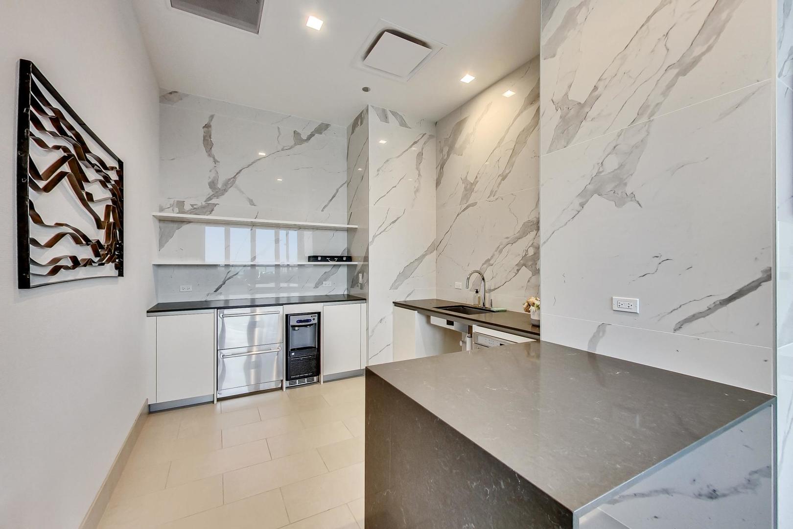 363 E Wacker Drive 1405 Property Photo 28