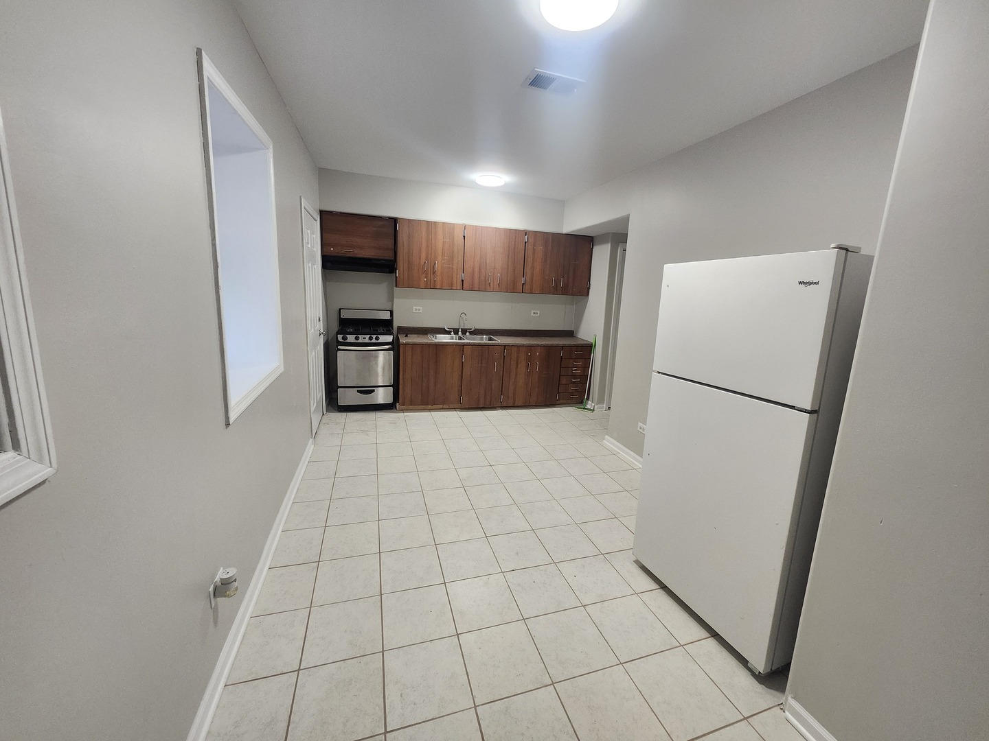 4807 S Wabash Avenue Garden Property Photo 3