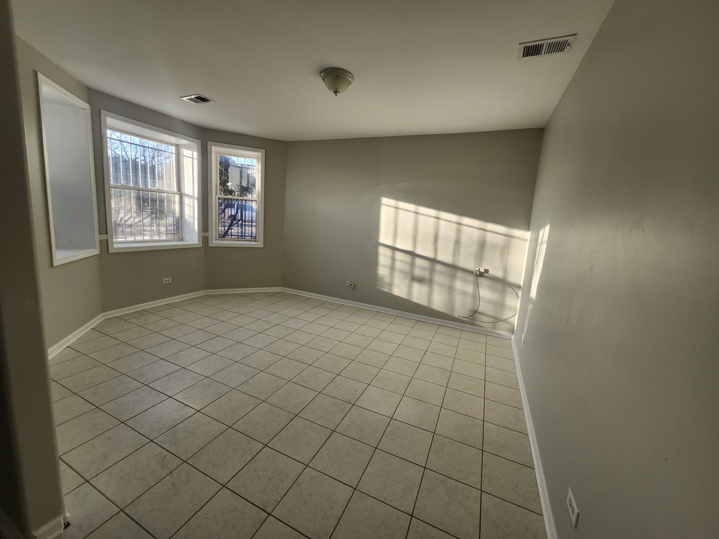 4807 S Wabash Avenue Garden Property Photo 8