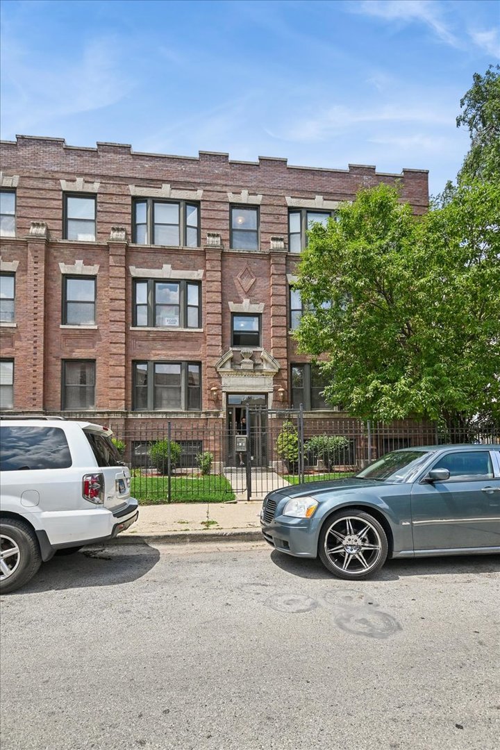 4220 S Champlain Avenue 3S Property Photo 1
