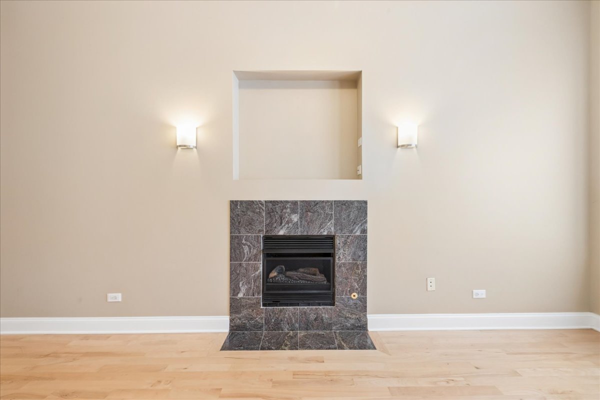4220 S Champlain Avenue 3s Property Photo 4