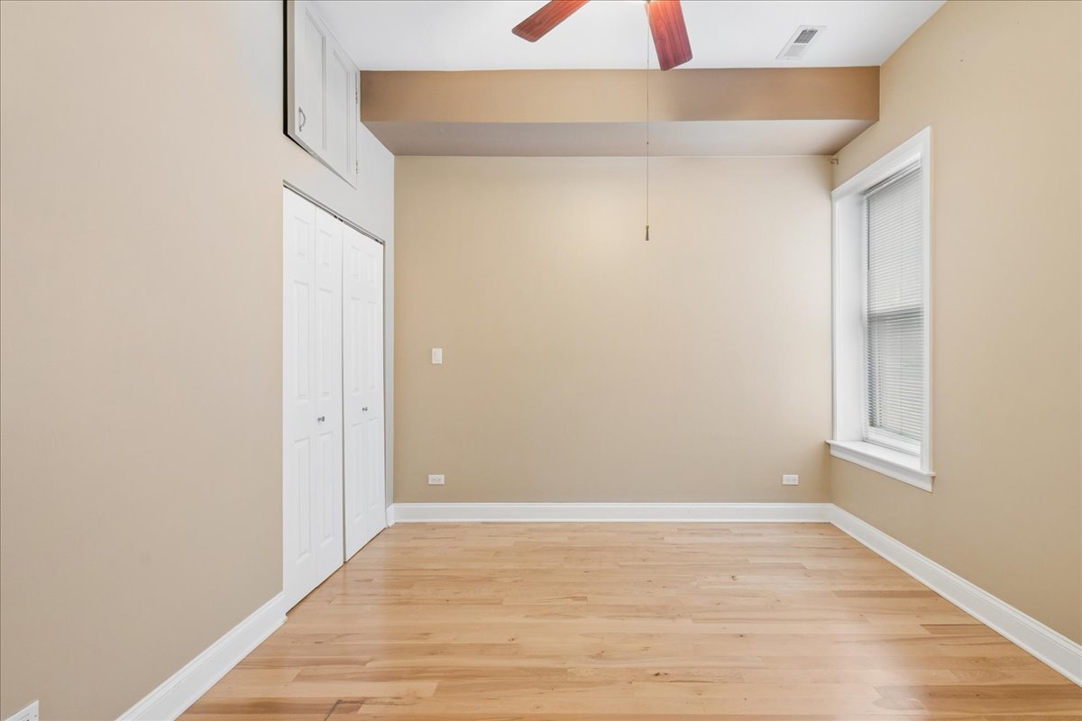 4220 S Champlain Avenue 3s Property Photo 5