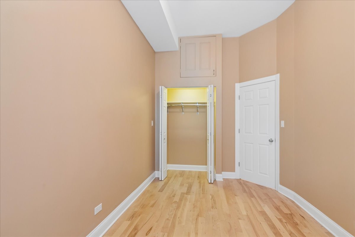 4220 S Champlain Avenue 3s Property Photo 7