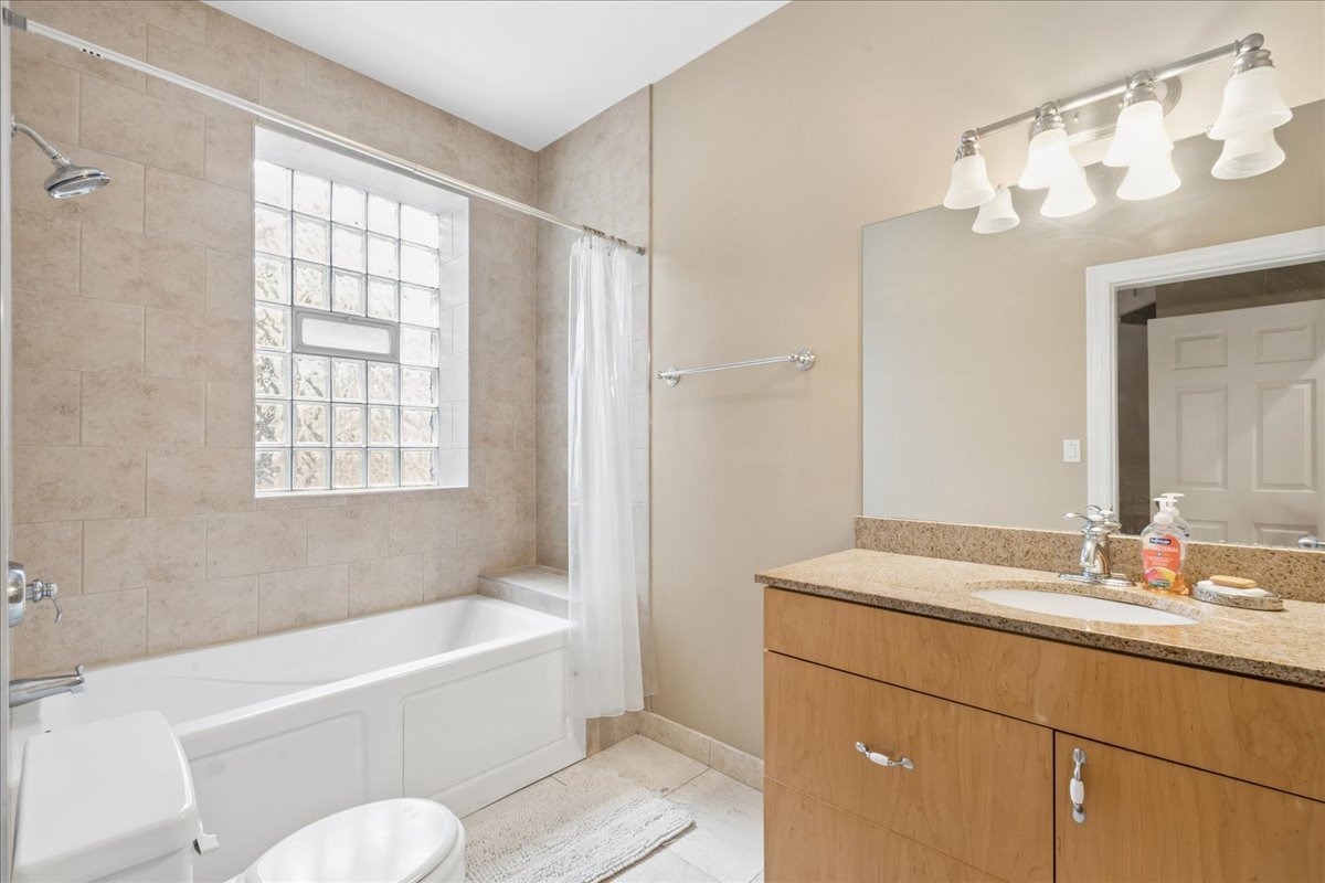 4220 S Champlain Avenue 3s Property Photo 14