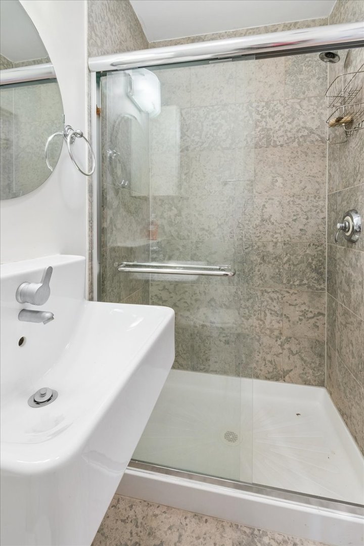 4220 S Champlain Avenue 3s Property Photo 15