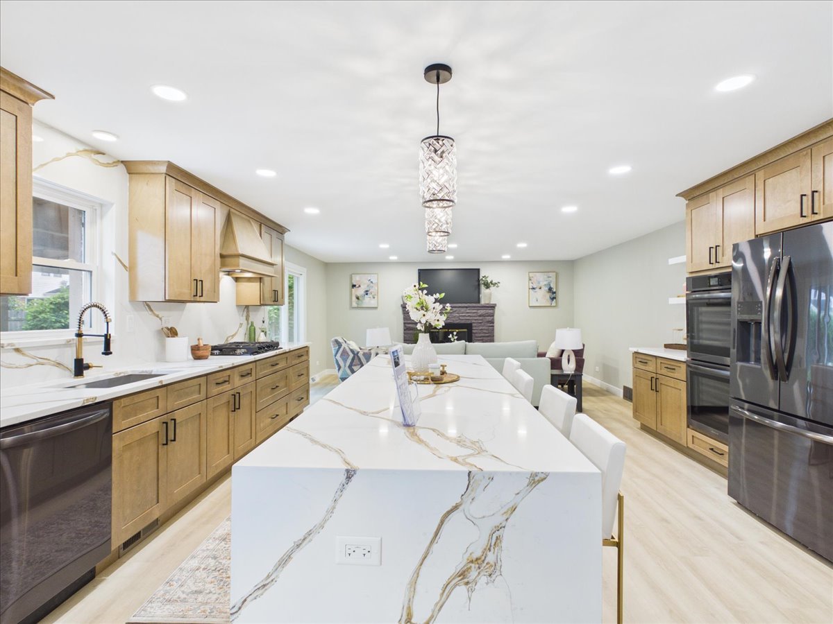 1504 Pfingsten Road Property Photo 6