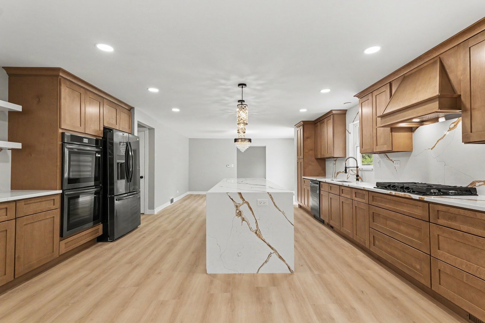 1504 Pfingsten Road Property Photo 7