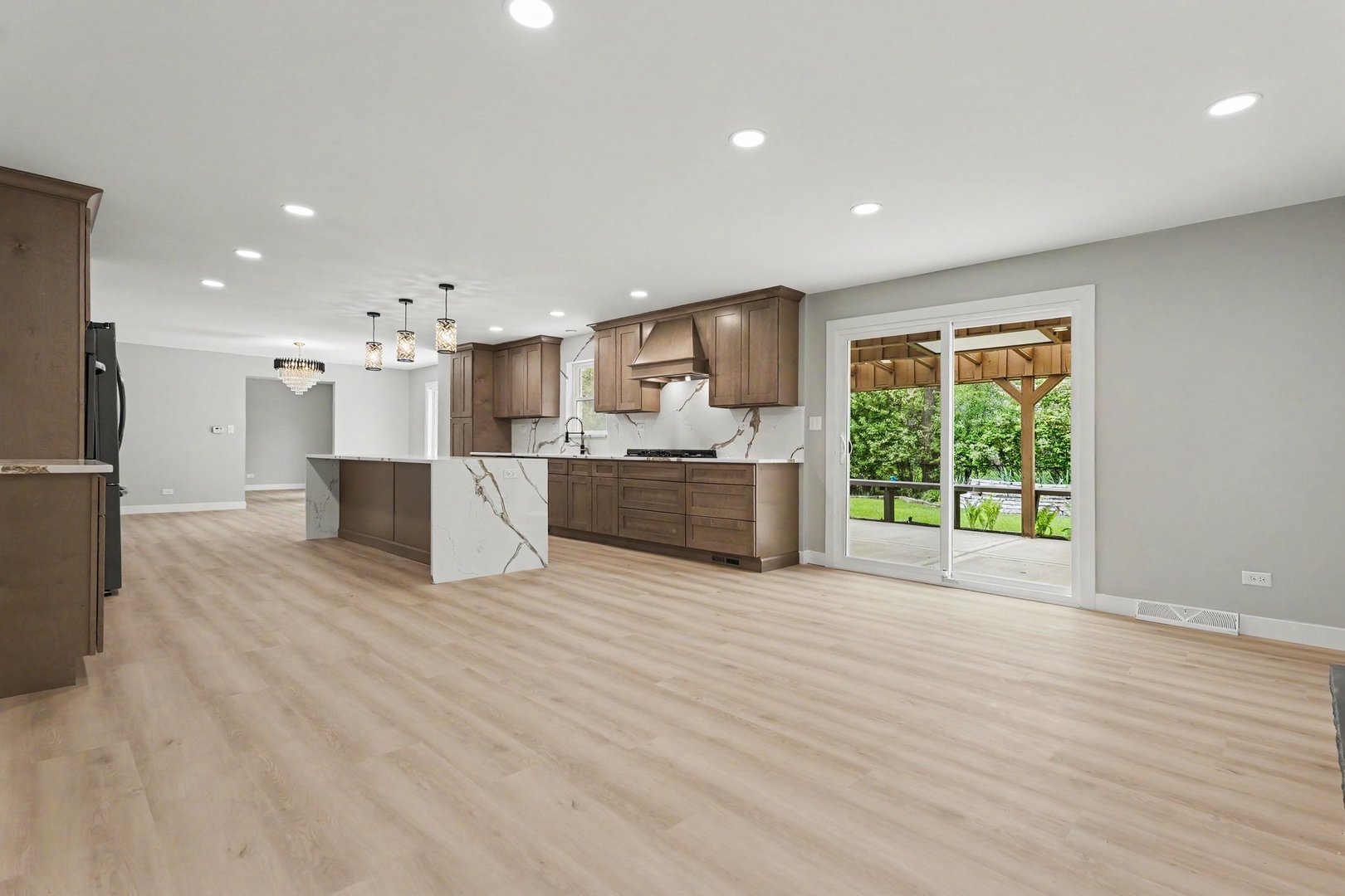 1504 Pfingsten Road Property Photo 12