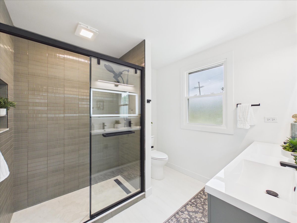1504 Pfingsten Road Property Photo 25