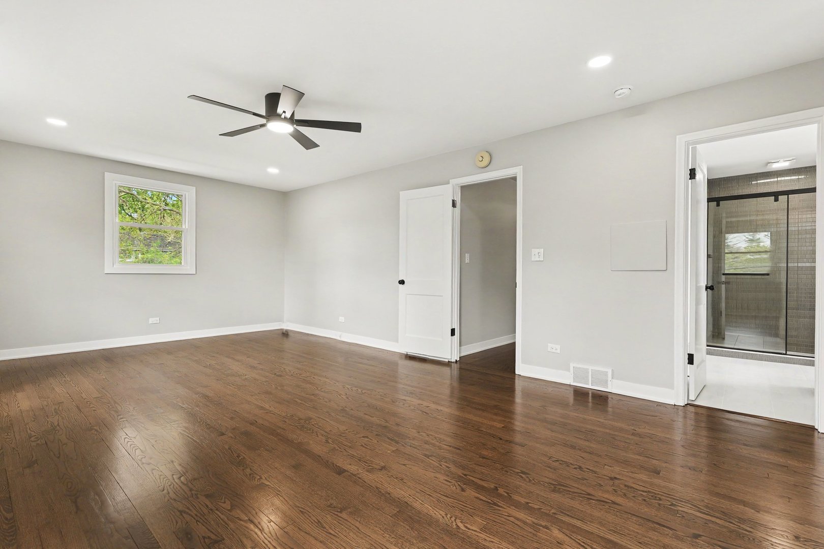 1504 Pfingsten Road Property Photo 28