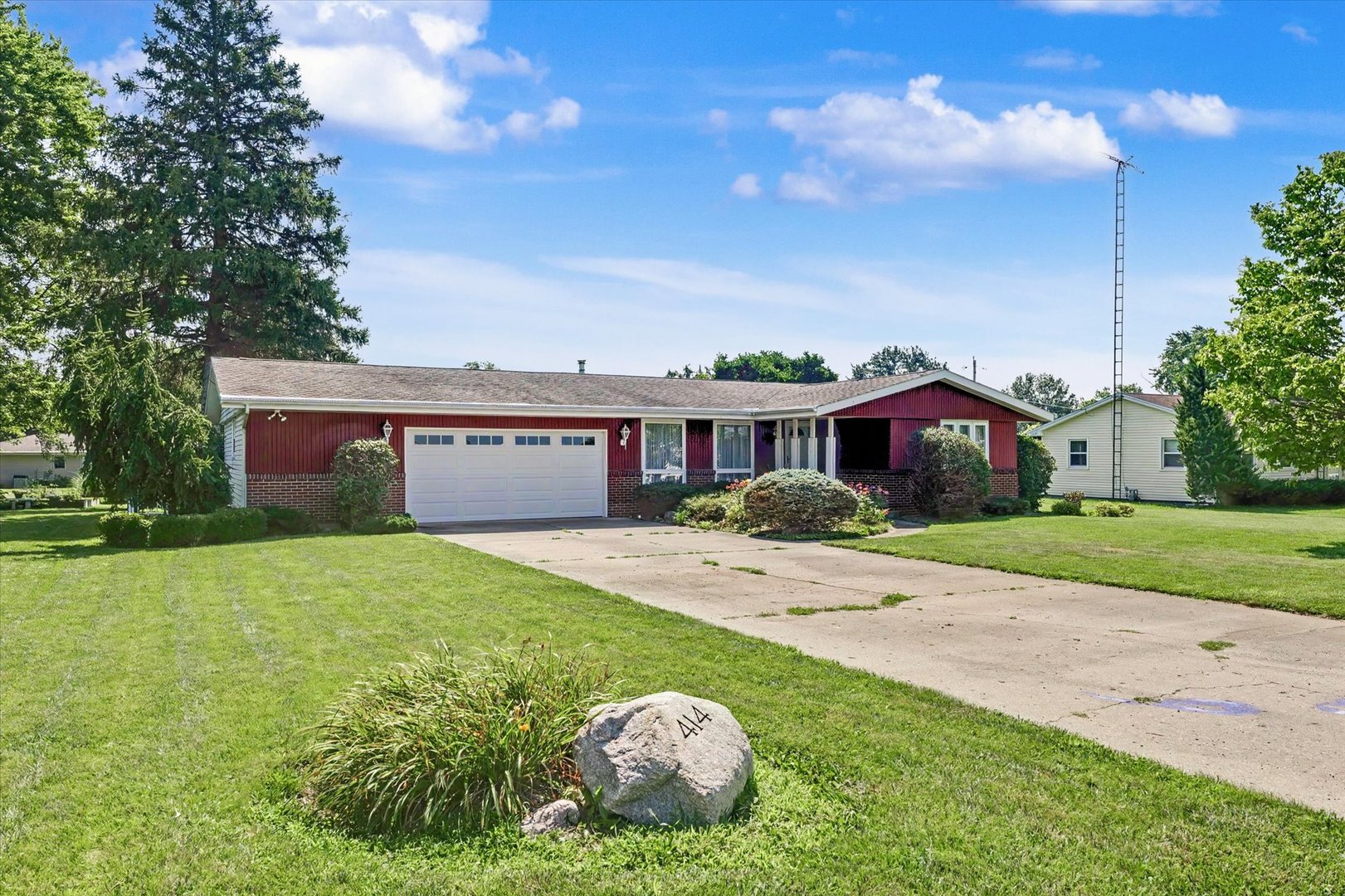 414 S Seymour Street Property Photo 3