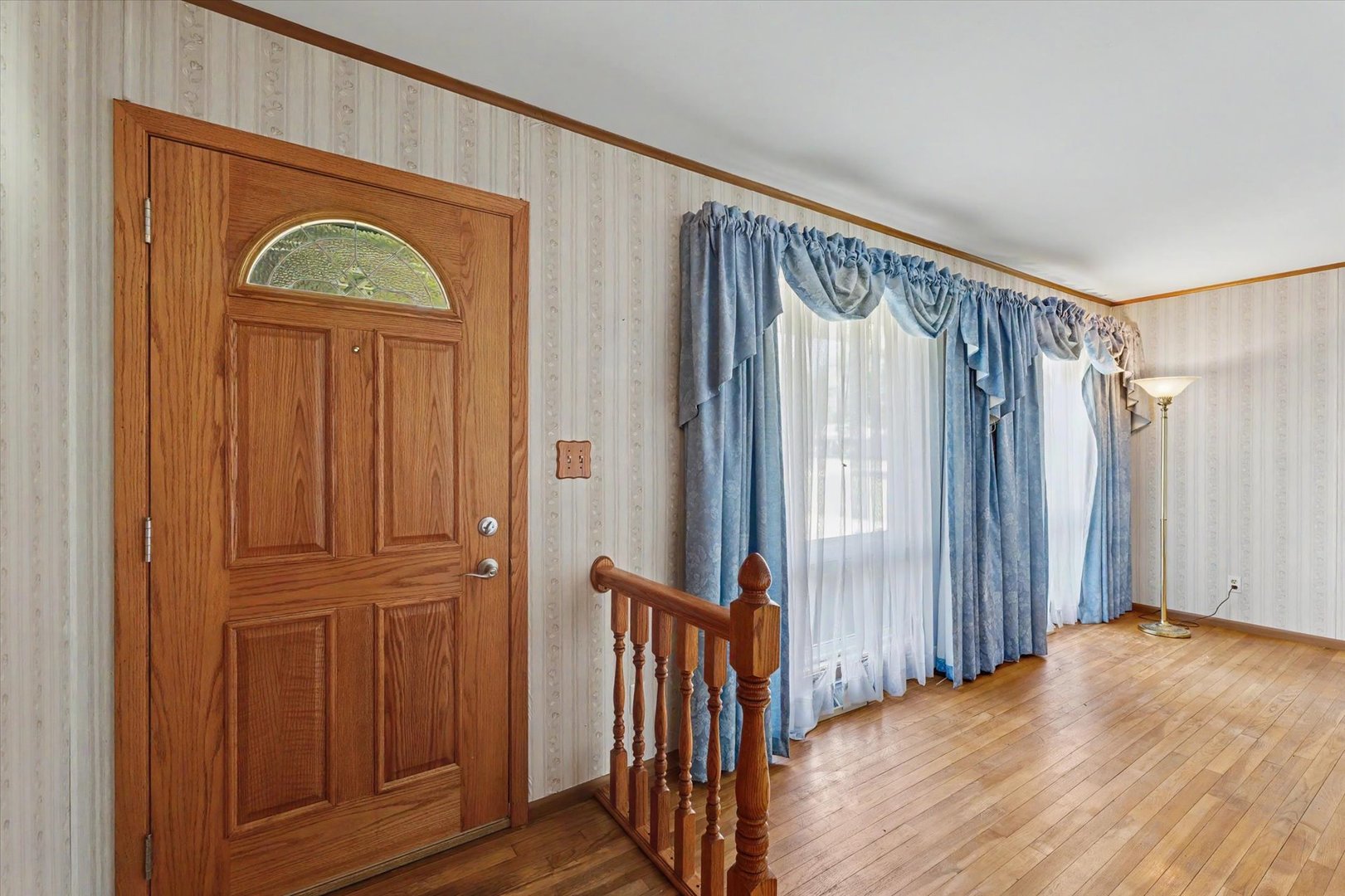 414 S Seymour Street Property Photo 6