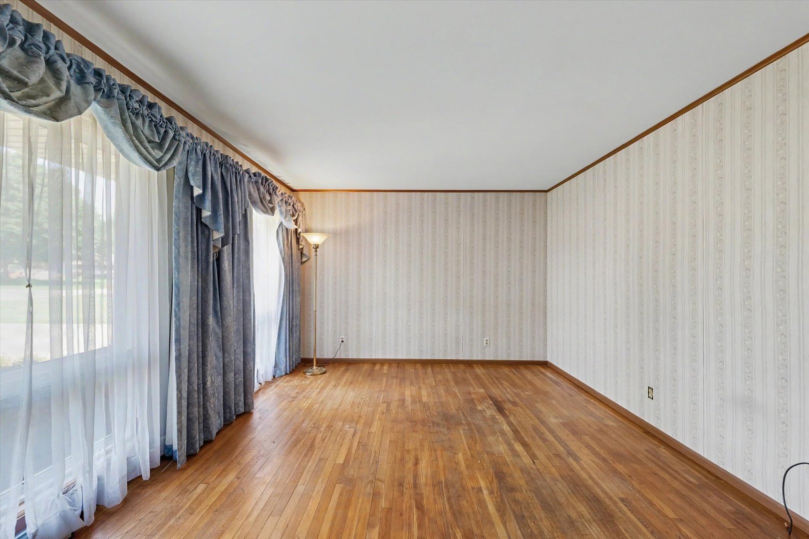 414 S Seymour Street Property Photo 9