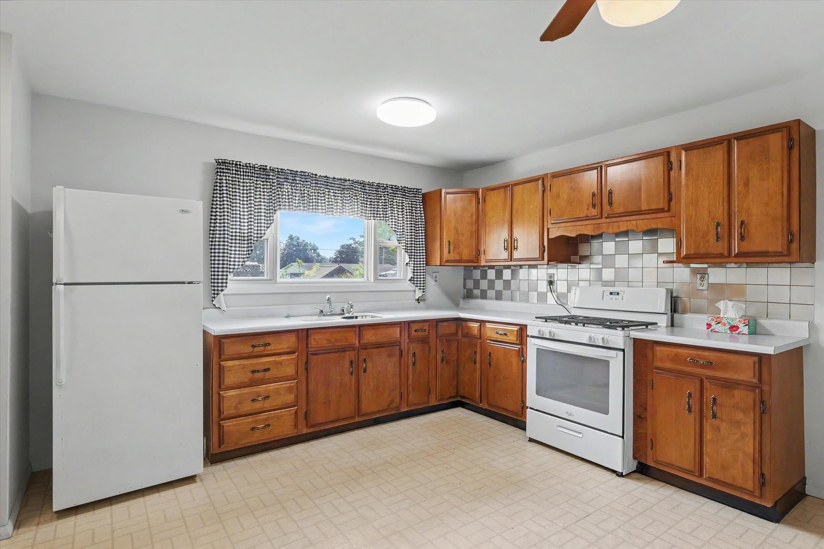 414 S Seymour Street Property Photo 10