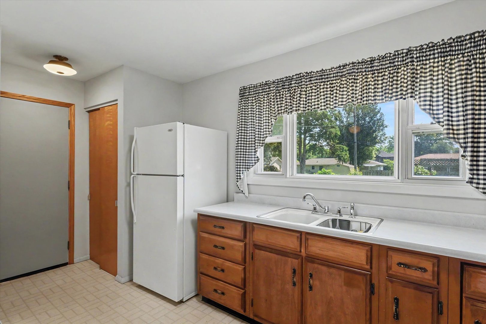 414 S Seymour Street Property Photo 12