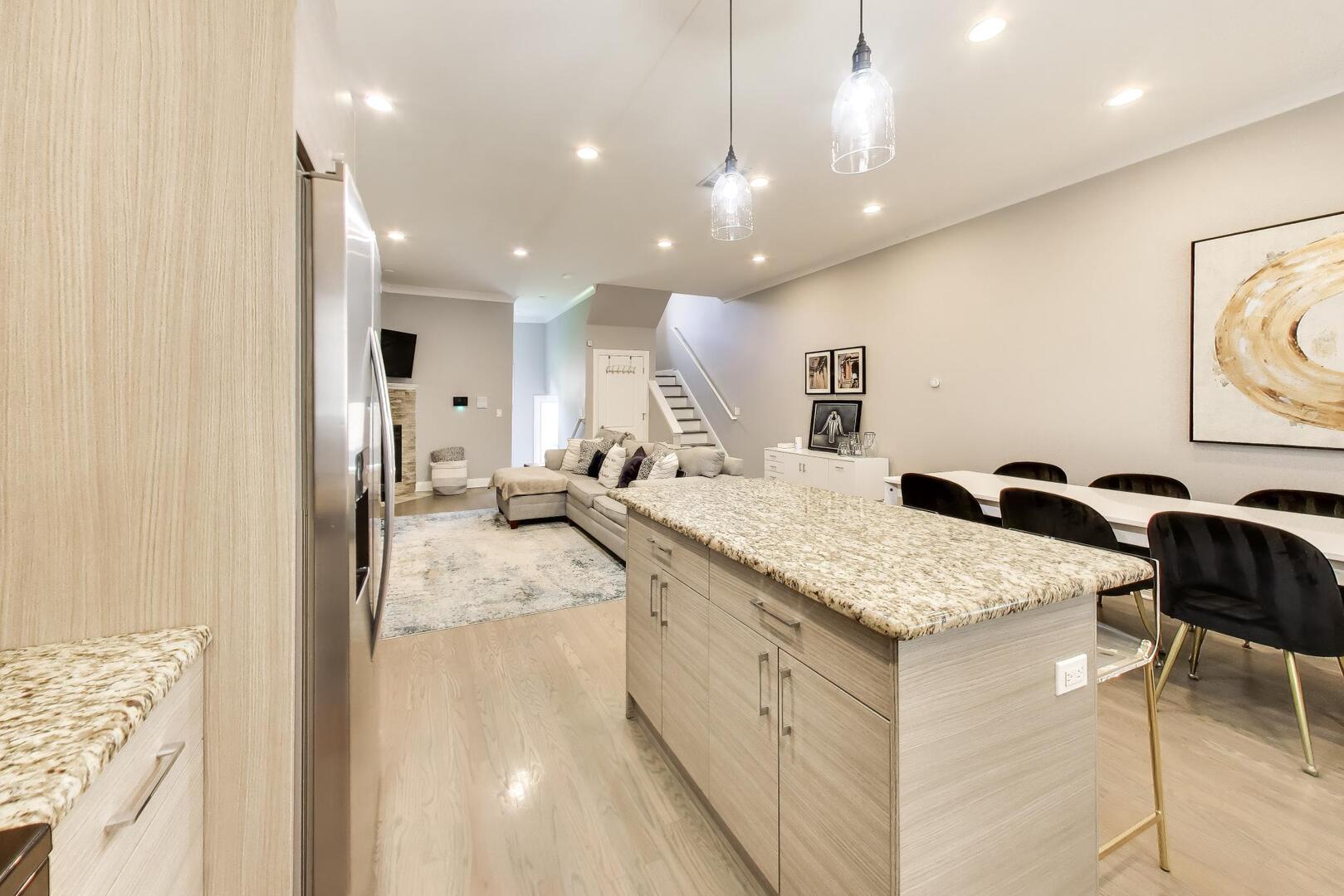 5210 S King Drive C Property Photo 10