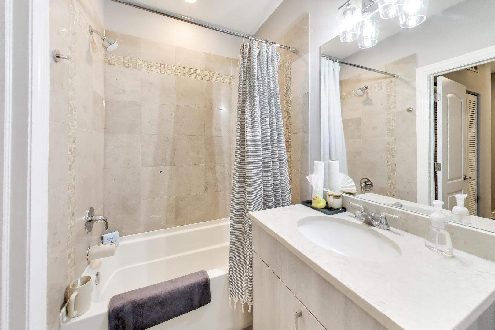 5210 S King Drive C Property Photo 19