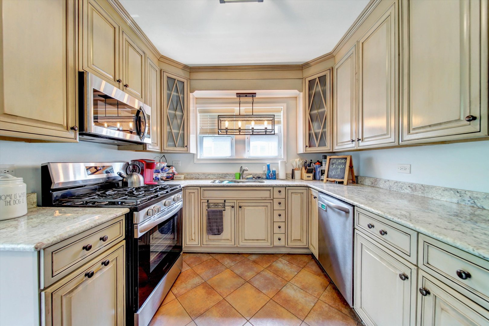 655 Albert Street Property Photo 10