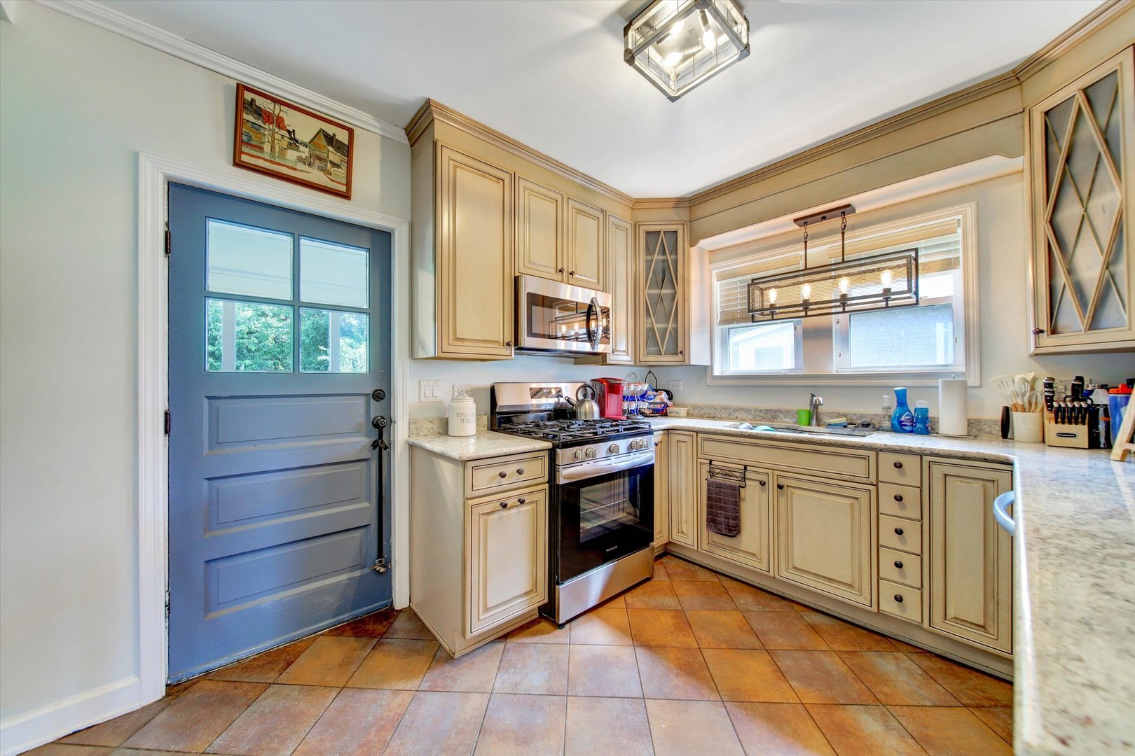 655 Albert Street Property Photo 11