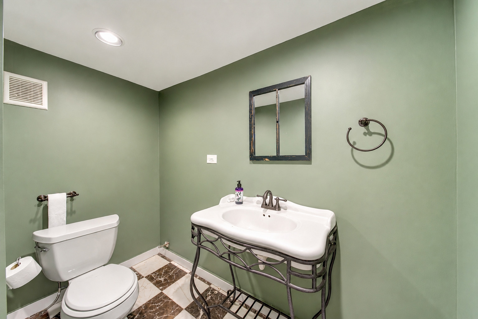655 Albert Street Property Photo 24