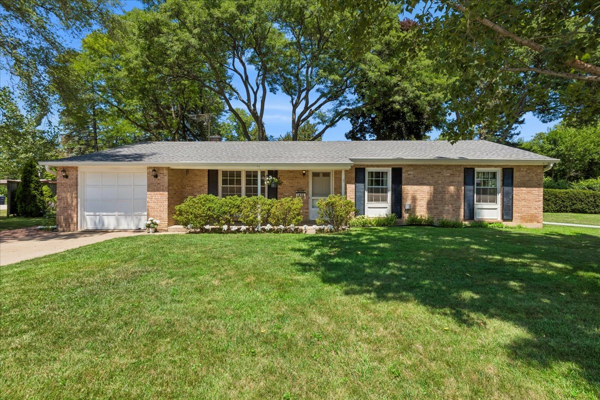 1436 Arbor Vitae Road Property Photo 1