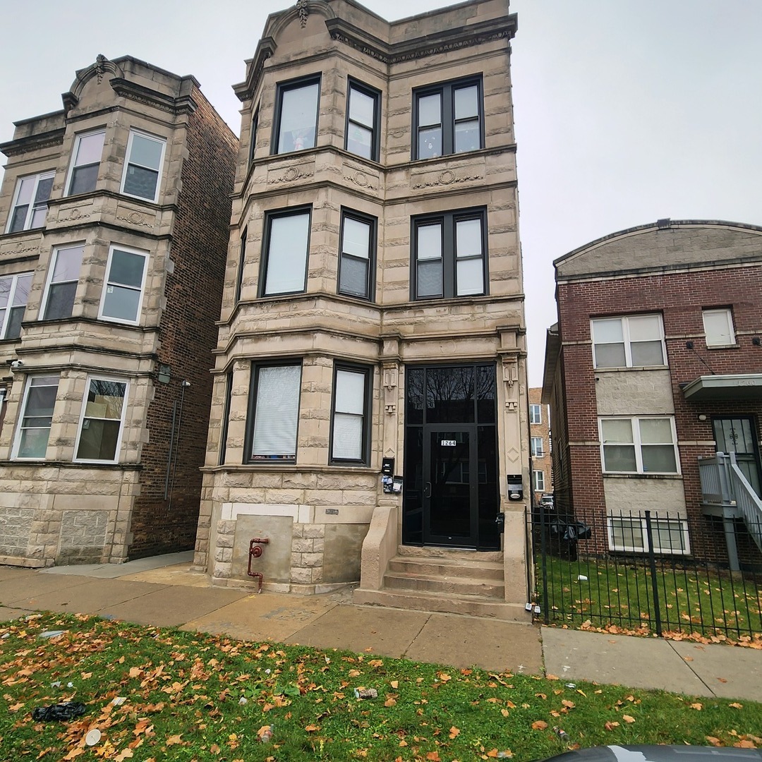 1264 S Saint Louis Avenue Property Photo 2