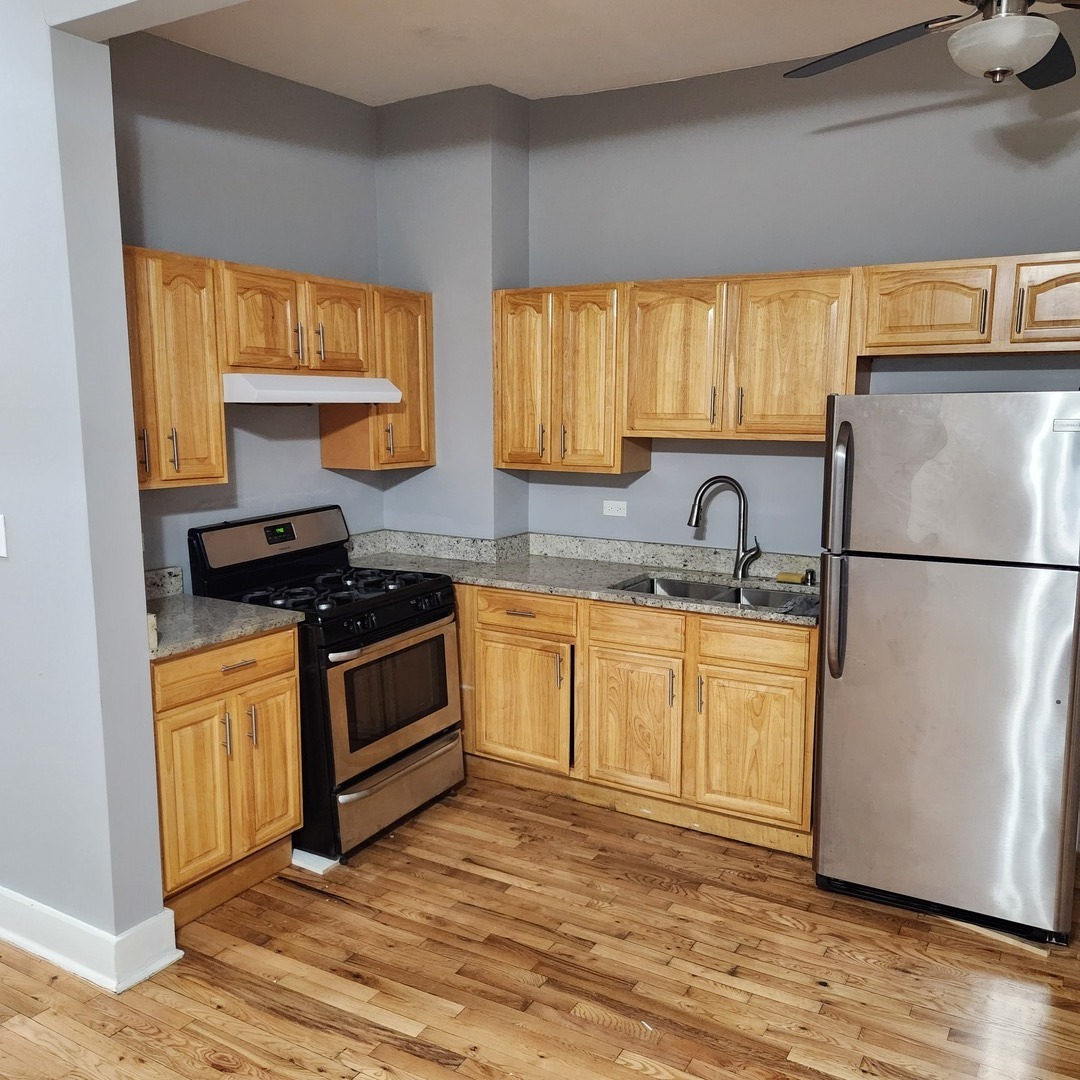 1264 S Saint Louis Avenue Property Photo 3