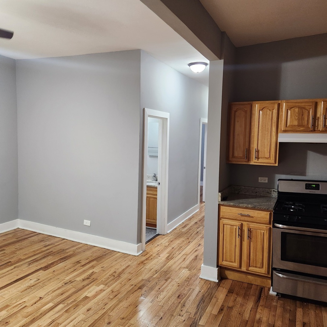 1264 S Saint Louis Avenue Property Photo 4