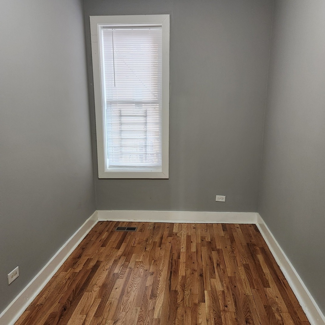 1264 S Saint Louis Avenue Property Photo 9