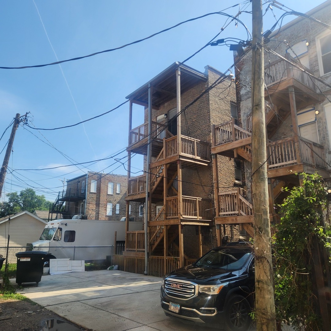 1264 S Saint Louis Avenue Property Photo 18