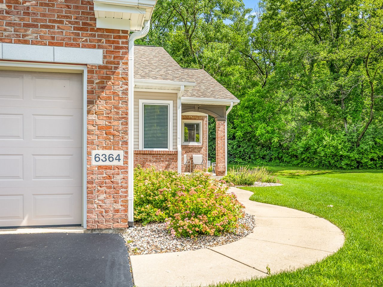 6364 Parks Edge Drive Property Photo 4