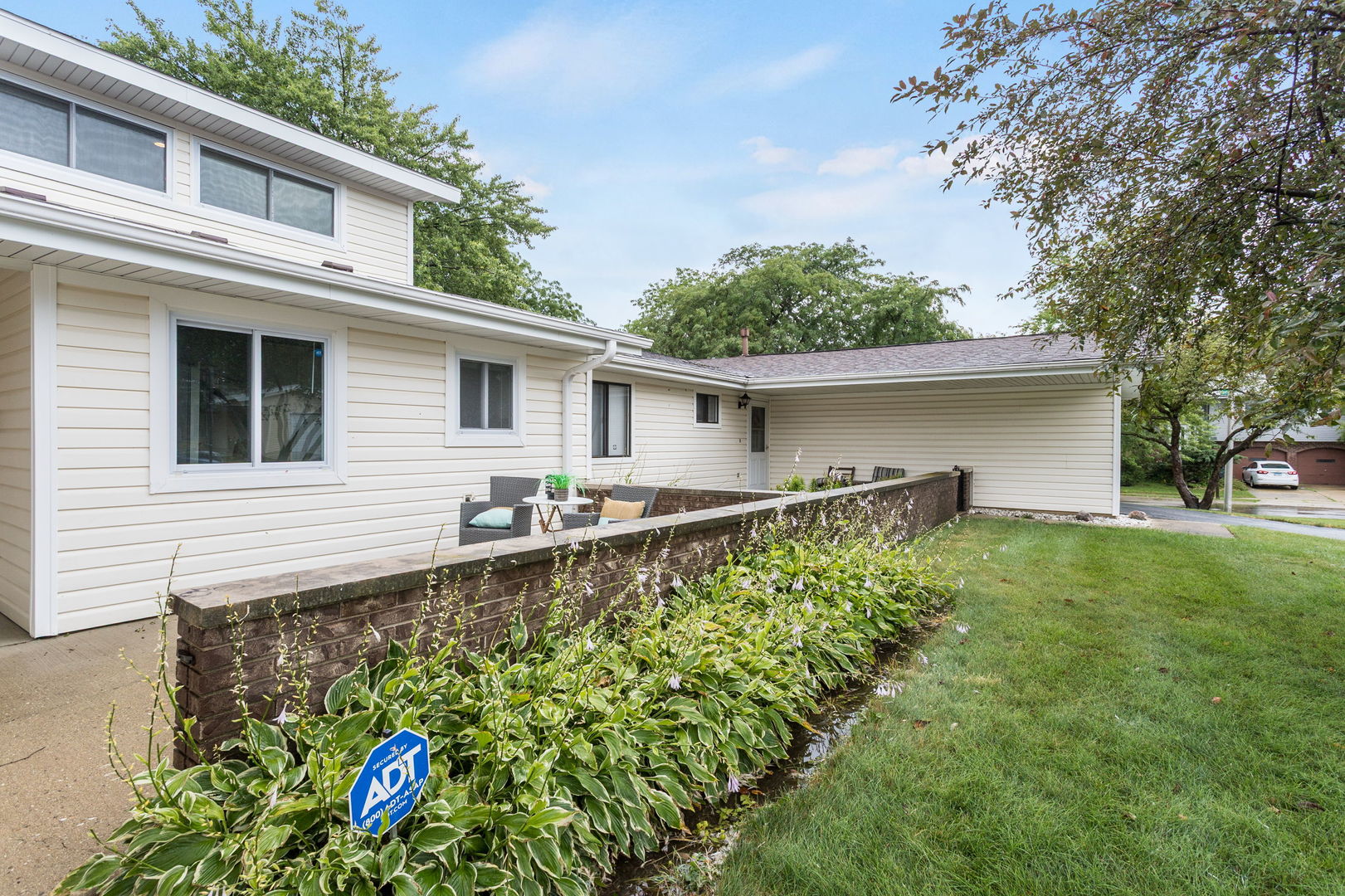1125 Danvers Court Property Photo 4