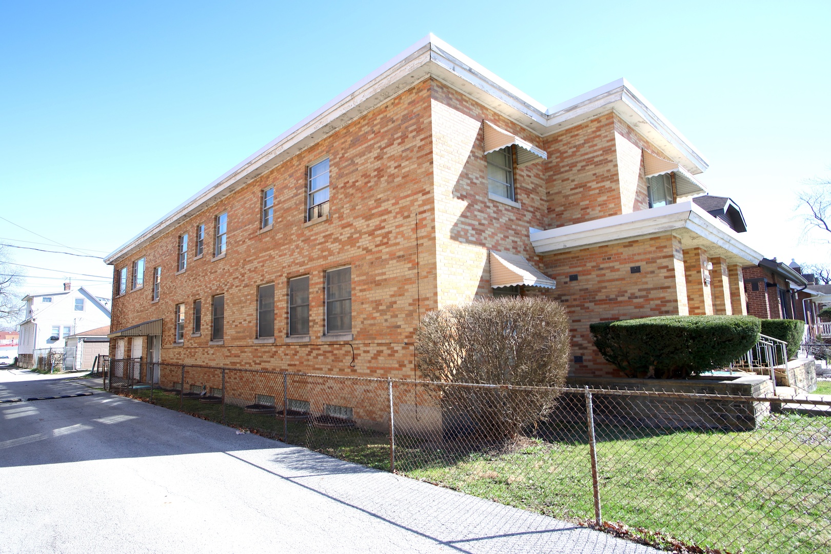 10101-21 S Parnell Avenue Property Photo 8