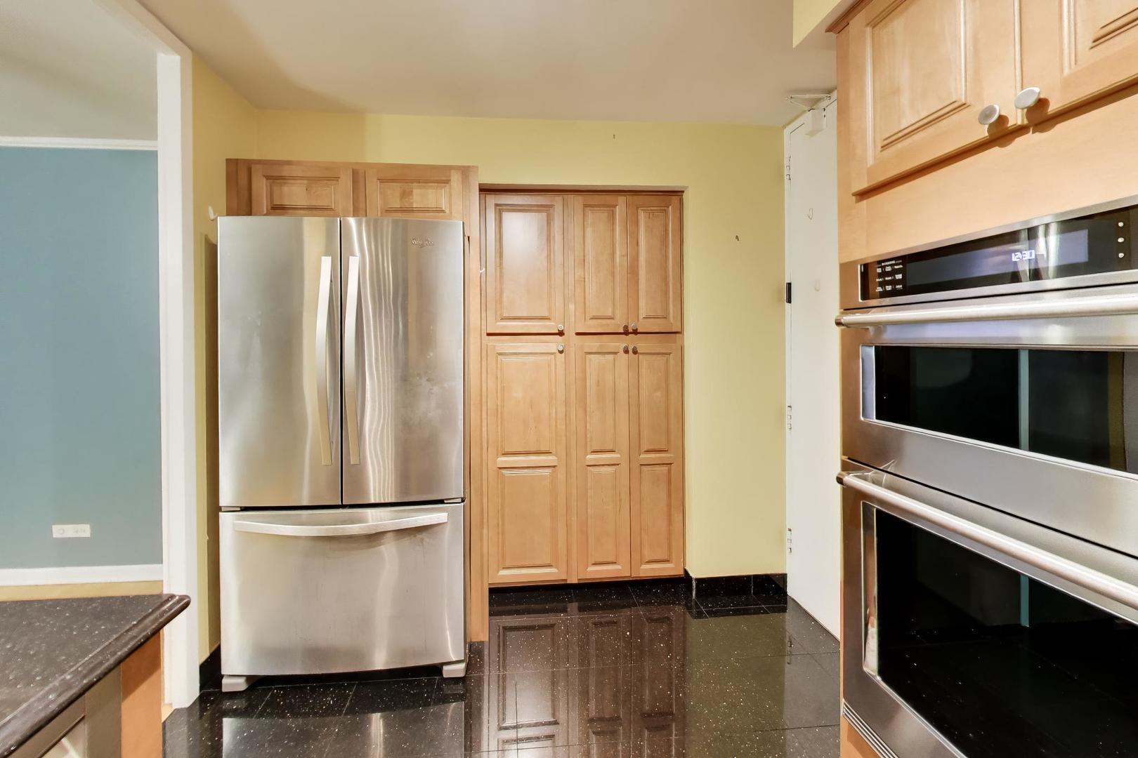 201 E Chestnut Street 8b Property Photo 10